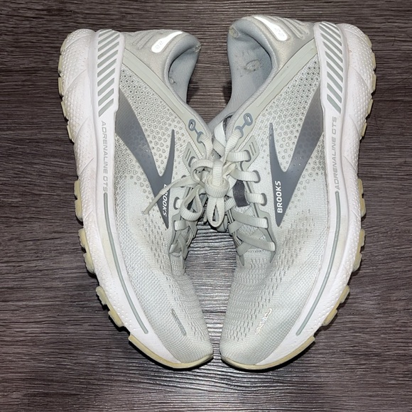 Brooks Adrenaline GTS 22 - Picture 3 of 9